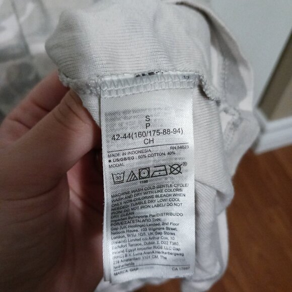 Gap Long Sleeve White and Gray Camo Favorite T-Shirt Women's Size S/P - Picture 4 of 4